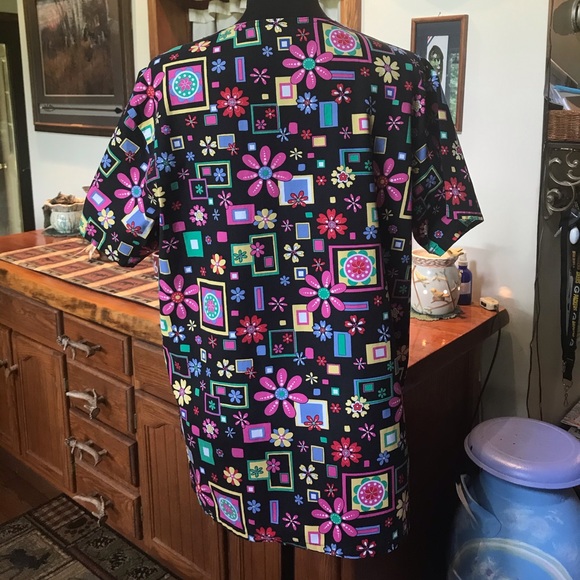 Life uniform scrub top - Picture 2 of 6